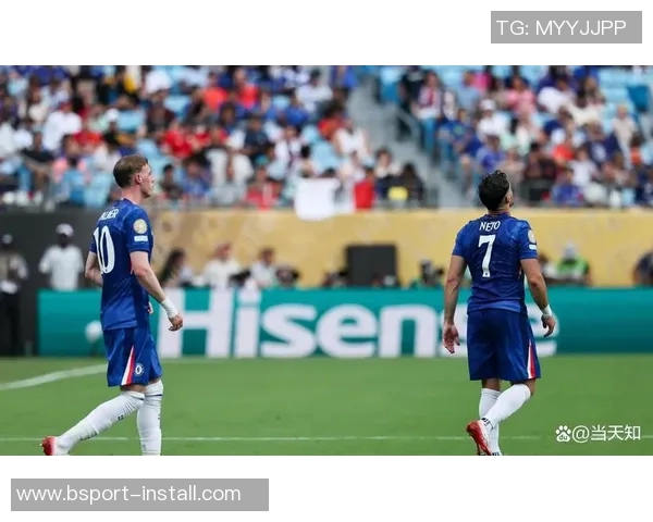 友谊赛精彩回顾：本菲卡逆转切尔西红牌事件引发全场热议