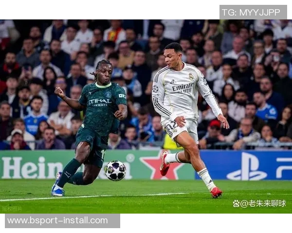 英超激战:那不勒斯大胜皇马红牌事件引发全场热议与争议 英超激战:那不勒斯大胜皇马红牌事件引发全场热议与争议