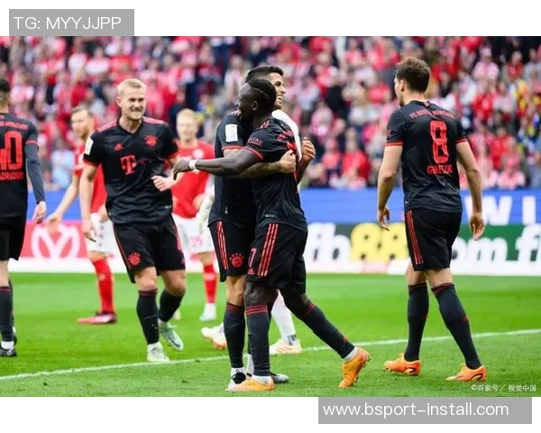 世界杯精彩对决那不勒斯与拜仁激战成平引发争议判罚热议